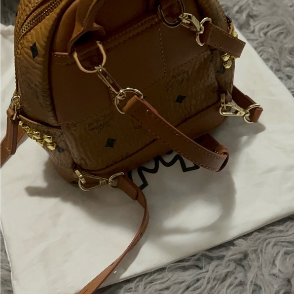 Authentic of MCM

* Good Condition

* It's come with dust bag & authentic cards - Picture 5 of 11